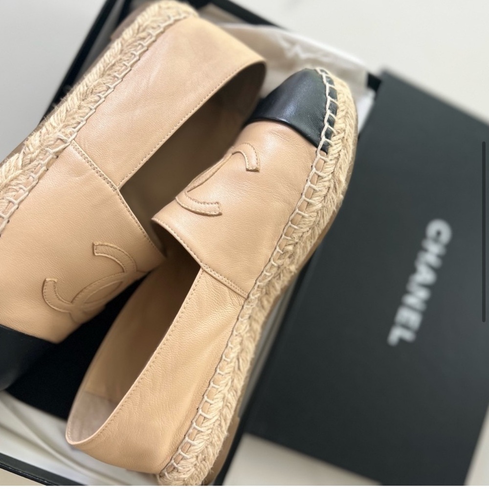 CHANEL lambskin Cream and Black Espadrille Shoes - Picture 3 of 10